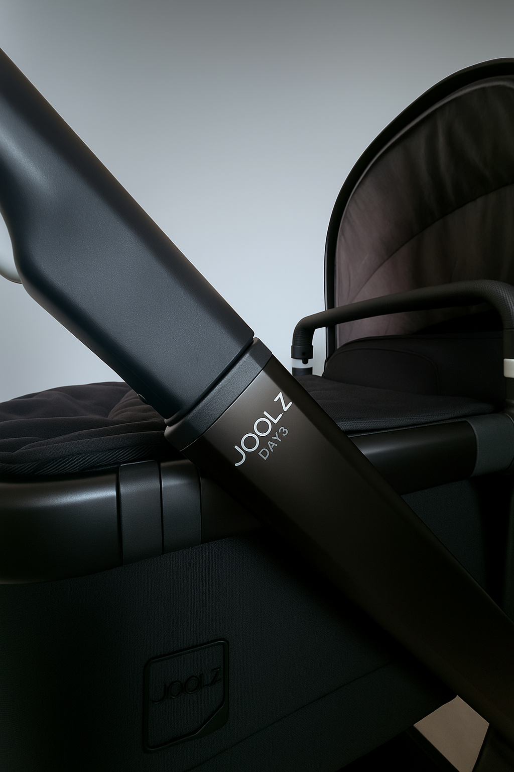 Joolz Day 3 Black On Black Merk Zichtbaar
