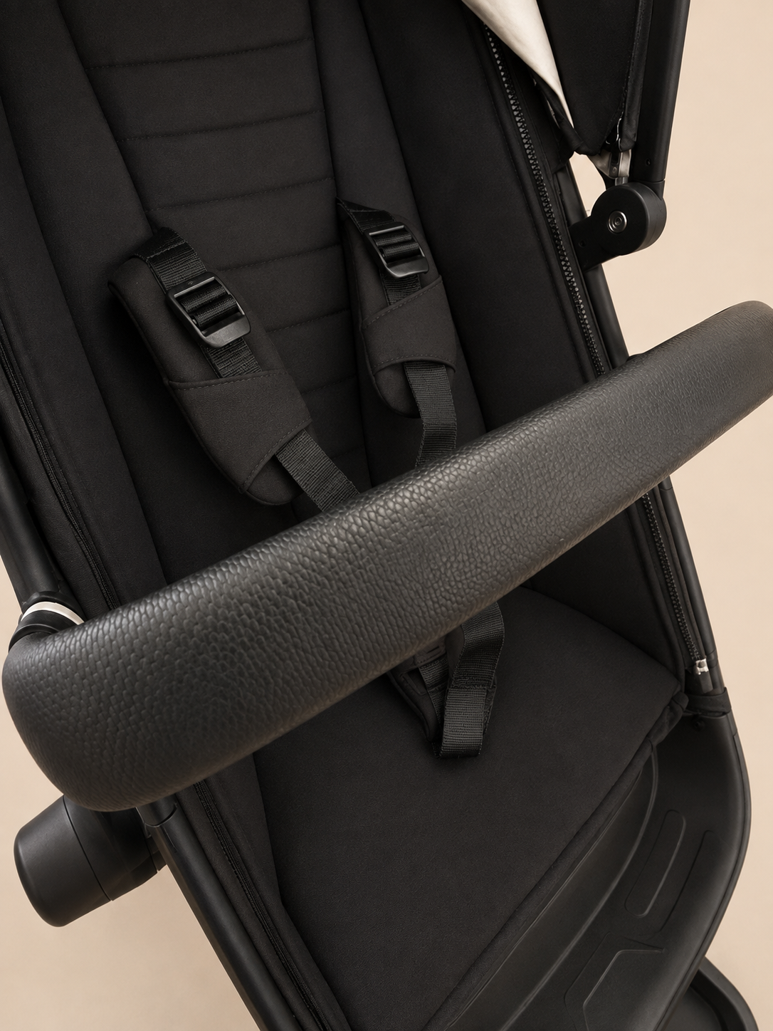 Refurbished Joolz Day 3 Combi Kinderwagen Zwart op Brons